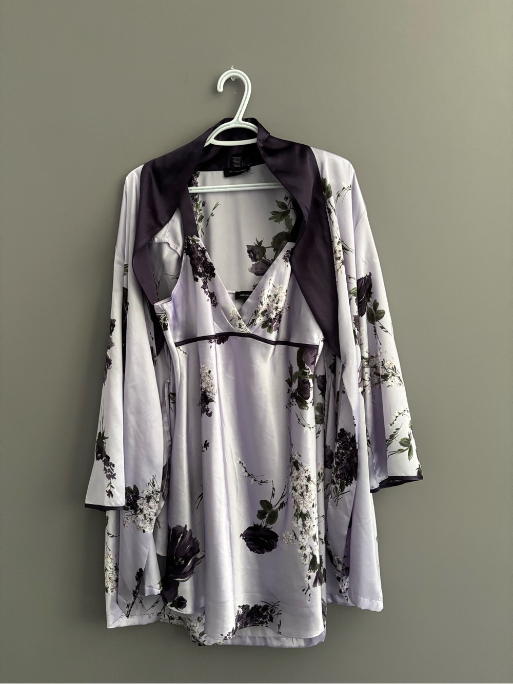 Jones New York Medium Lavender Floral Chemise & Robe Set